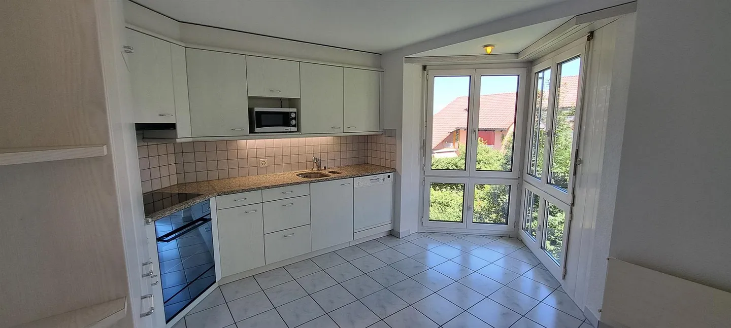 Gently renovated, spacious 4 ½ room apartment in Oberuzwil - Photo 8 of 15