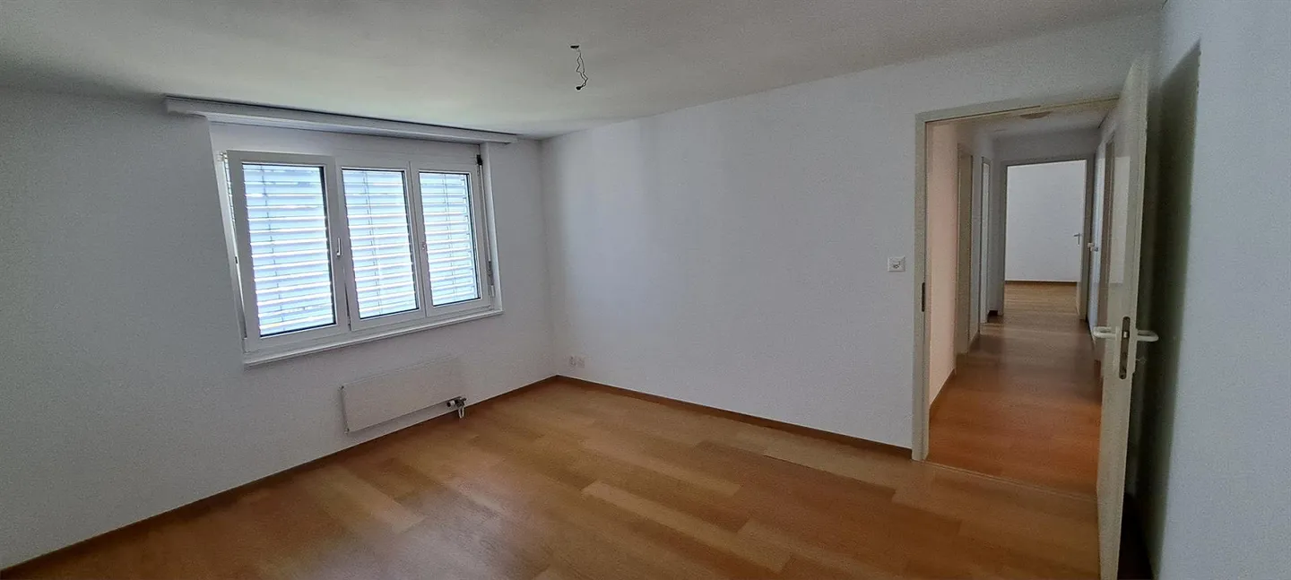 Gently renovated, spacious 4 ½ room apartment in Oberuzwil - Photo 9 of 15