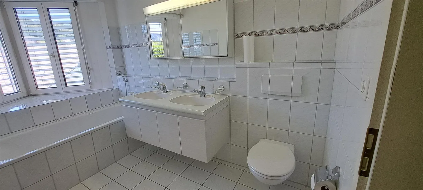 Gently renovated, spacious 4 ½ room apartment in Oberuzwil - Photo 10 of 15