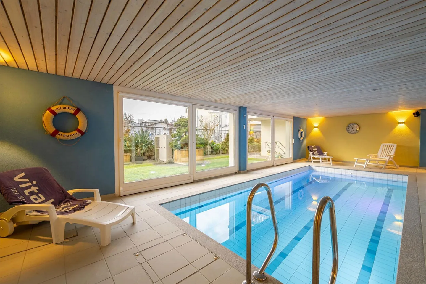 Grosszügige Villa mit 7.5 Zimmern und Hallenbad - Foto 6 von 8
