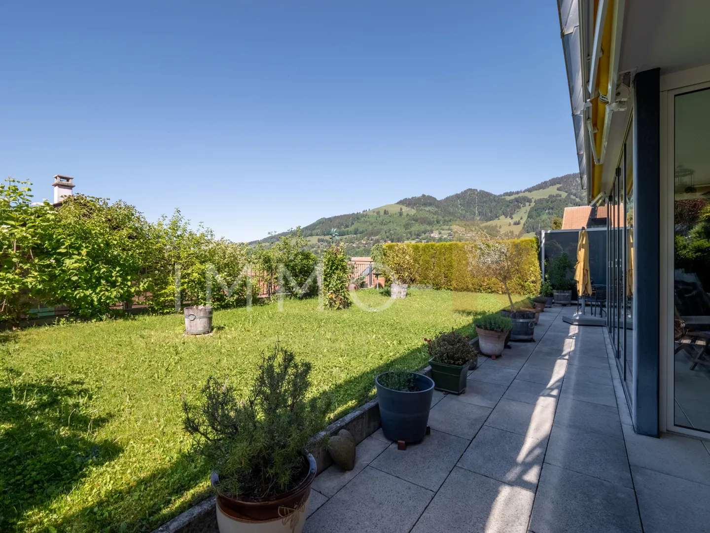 Appartement spacieux - Terrasse, jardin avec vue dégagée sur le Moléson - Photo 9 sur 10