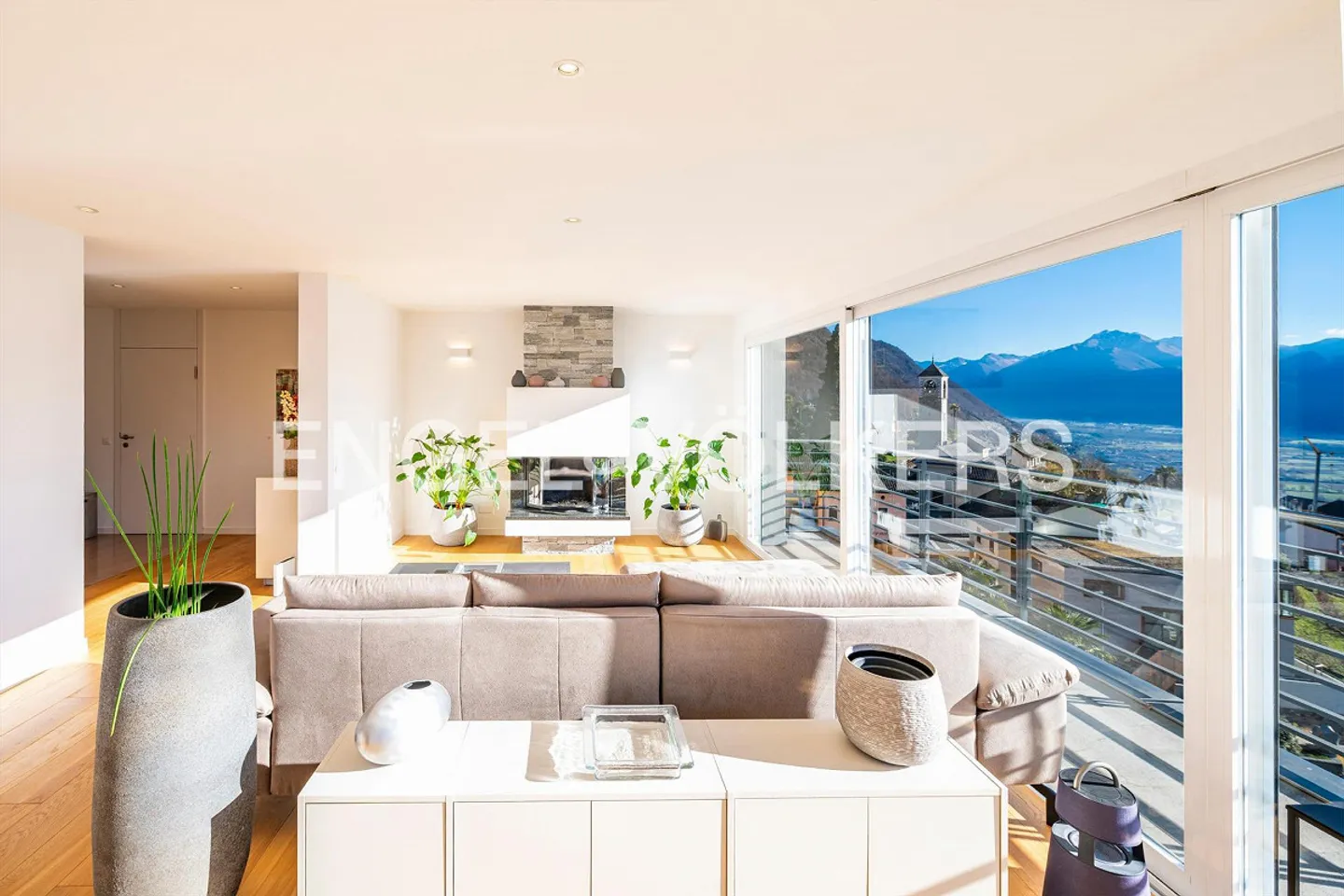 Between Dream Panorama and Modernity: Your Retreat in Contra (5) - Photo 4 of 17