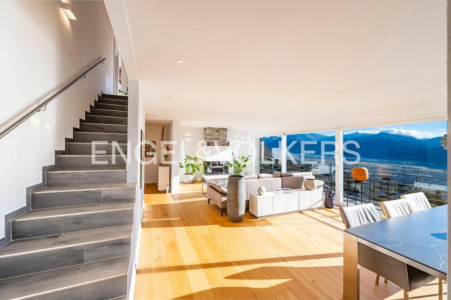 Between Dream Panorama and Modernity: Your Retreat in Contra (5) - Photo 6 of 17