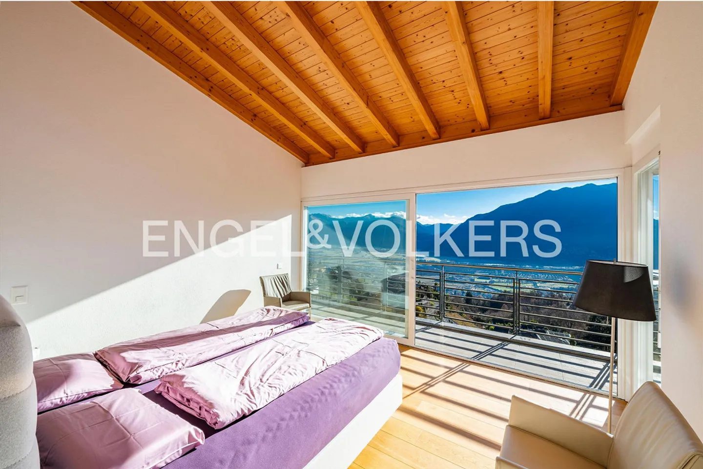 Between Dream Panorama and Modernity: Your Retreat in Contra (5) - Photo 8 of 17