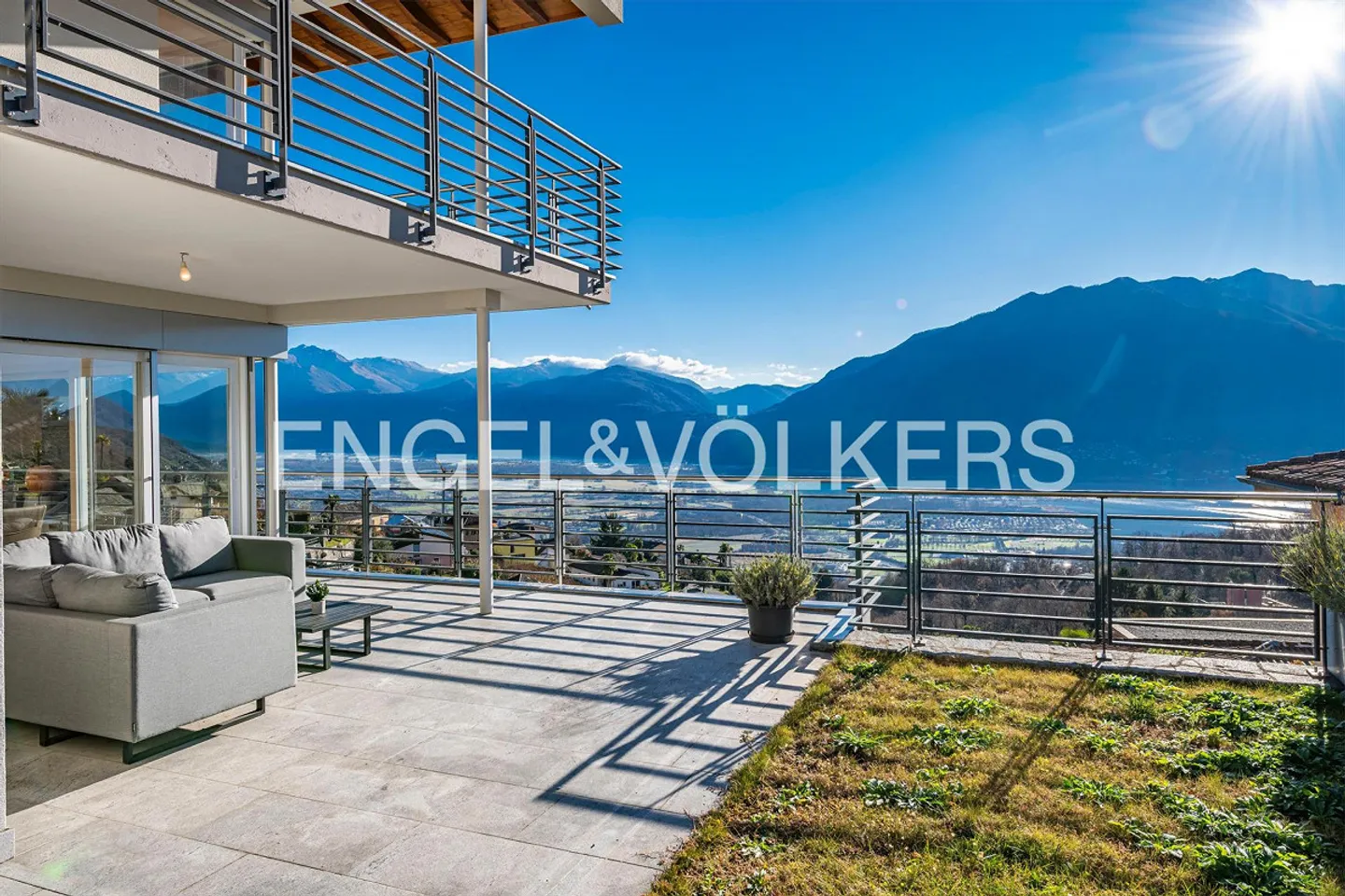 Between Dream Panorama and Modernity: Your Retreat in Contra (5) - Photo 1 of 17