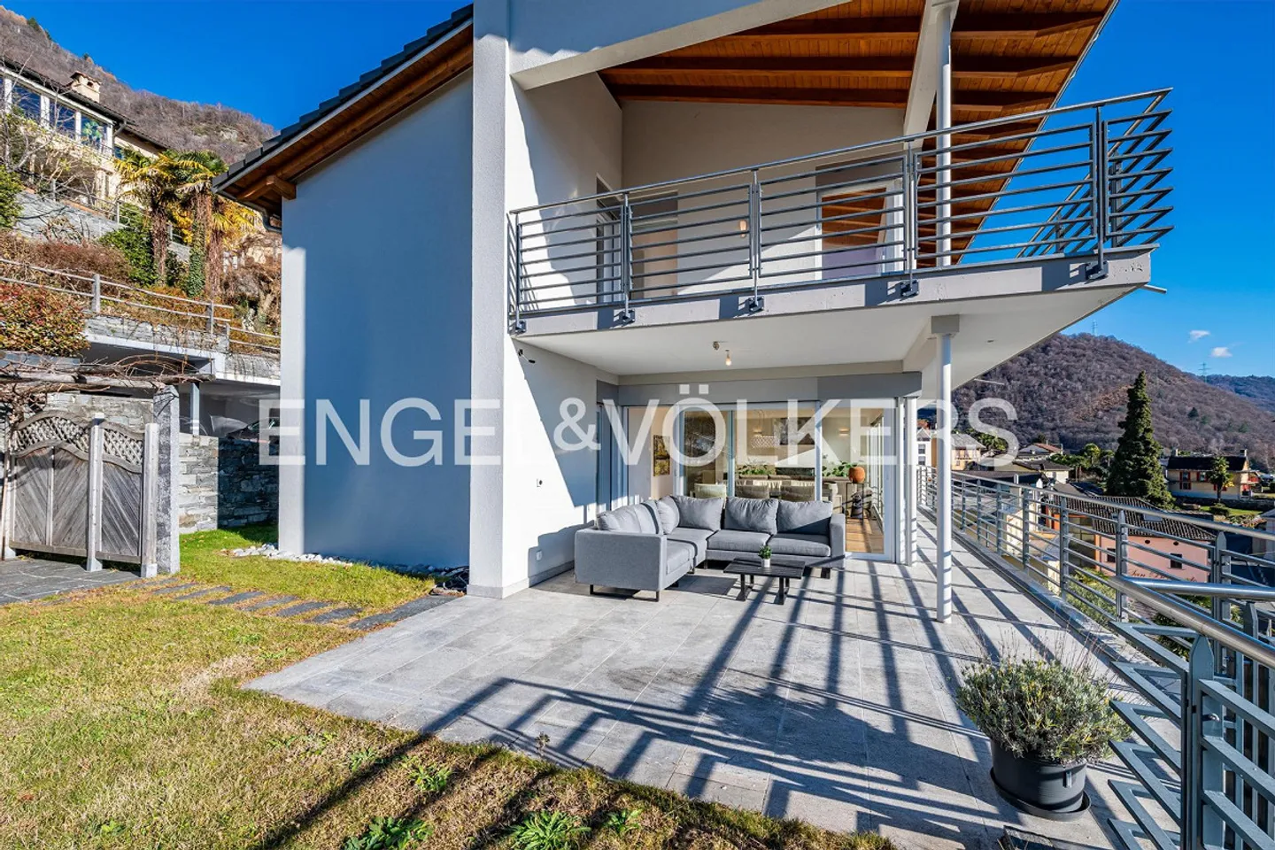 Between Dream Panorama and Modernity: Your Retreat in Contra (5) - Photo 2 of 17