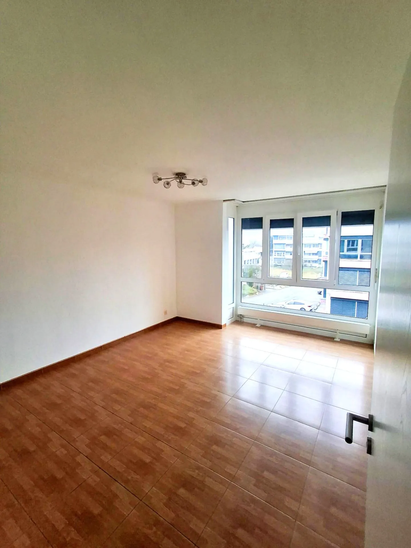 Incantevole appartamento 2.5 camere con parcheggio - Foto 2 di 9