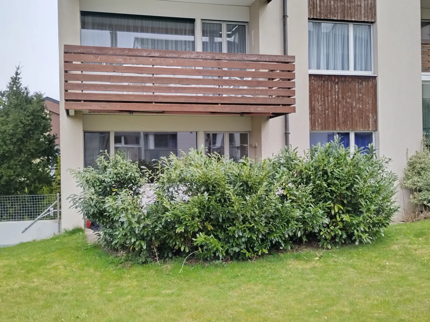 Bright 2-5 Room Apartment with Lake View and Patio - Photo 2 of 10
