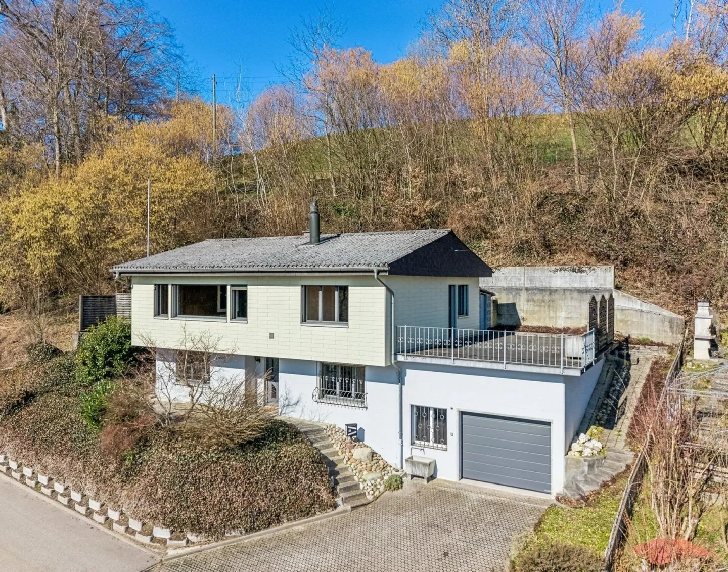 Casa unifamiliare in posizione elevata e soleggiata - Foto 1 di 24