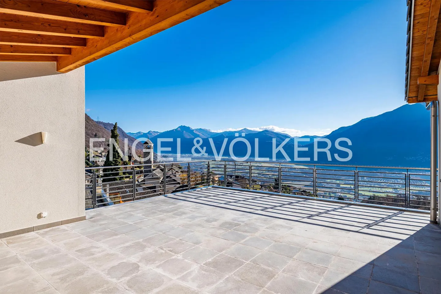 Between Dream Panorama and Modernity: Your Retreat in Contra (5) - Photo 14 of 17