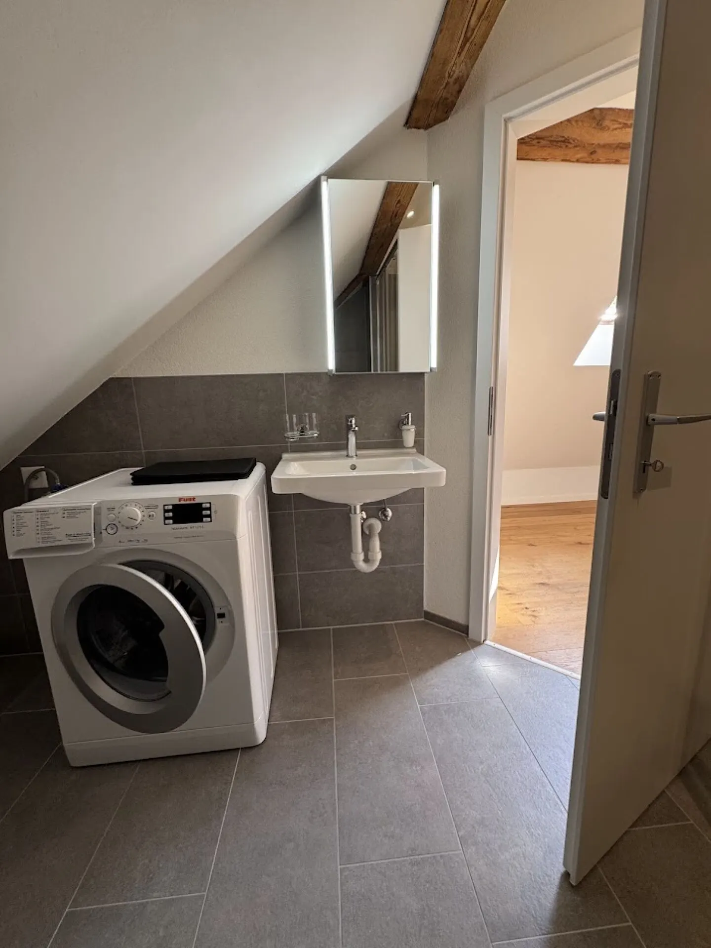 Charmante Dachwohnung in Biel - Foto 9 von 15