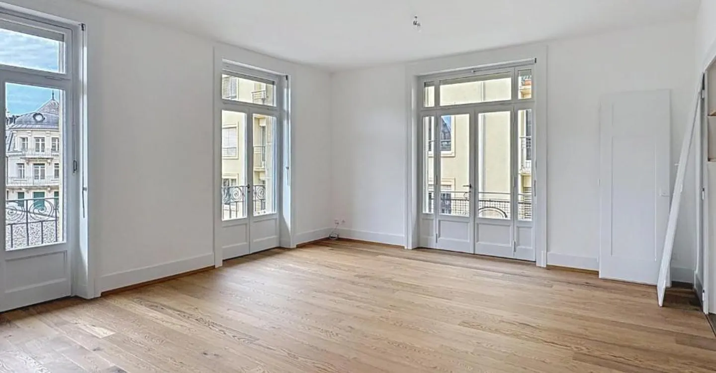 Geräumige und helle, vollständig renovierte 4,5-Zimmer-Wohnung im Stadtzentrum - Foto 1 von 8