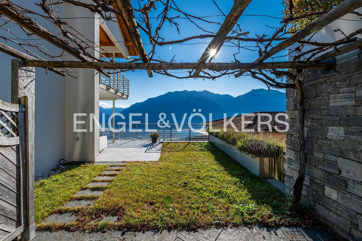 Between Dream Panorama and Modernity: Your Retreat in Contra (5) - Photo 16 of 17