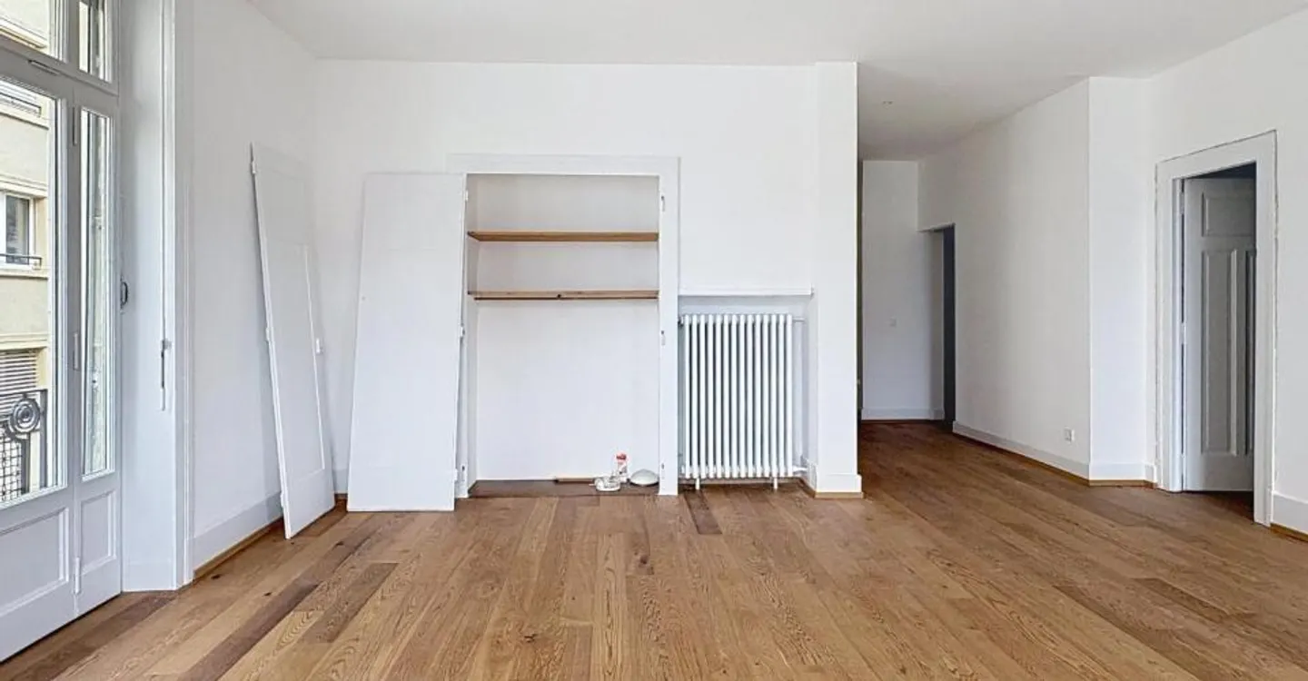 Geräumige und helle, vollständig renovierte 4,5-Zimmer-Wohnung im Stadtzentrum - Foto 2 von 8