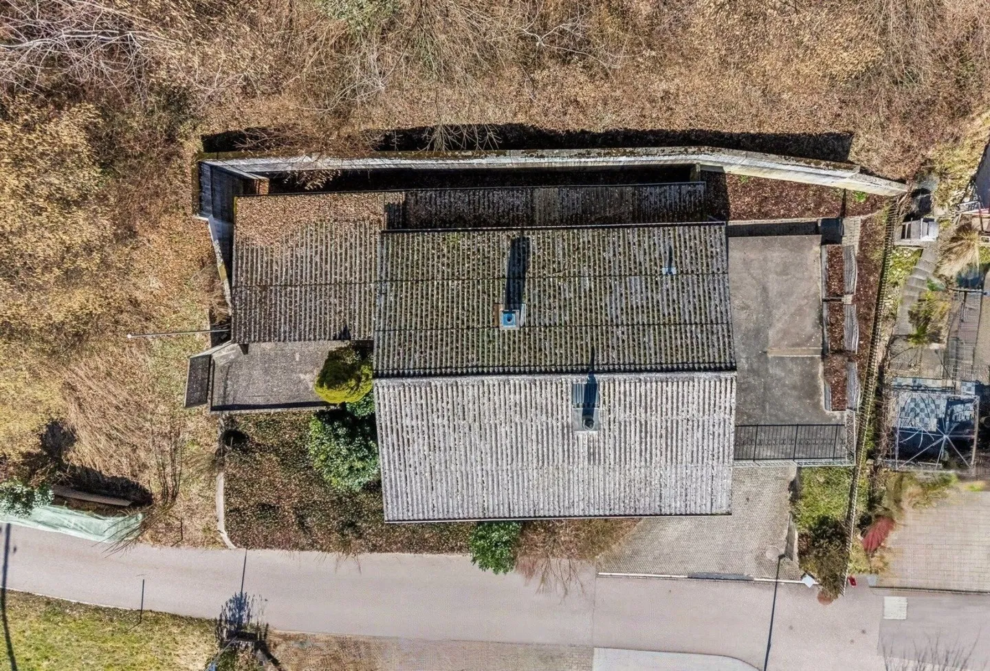 Casa unifamiliare in posizione elevata e soleggiata - Foto 3 di 24