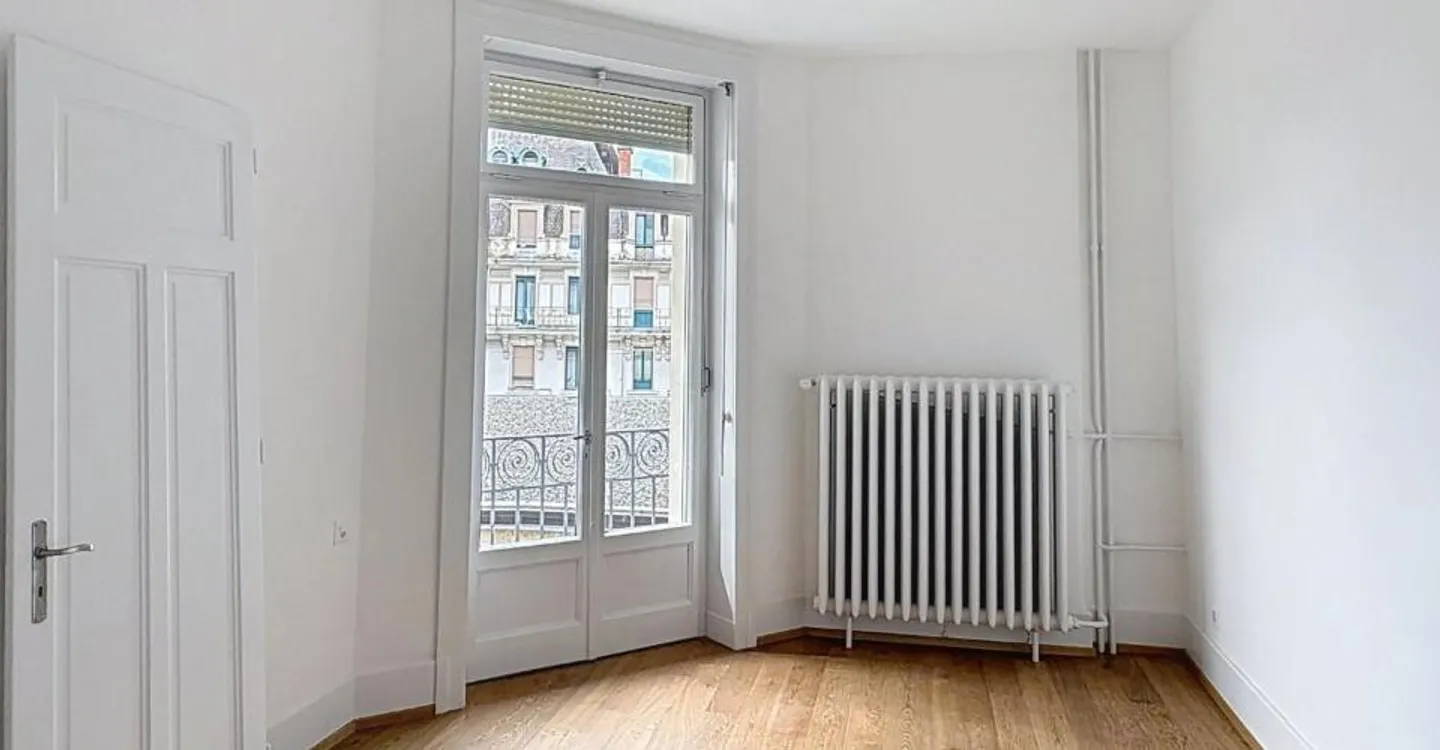 Geräumige und helle, vollständig renovierte 4,5-Zimmer-Wohnung im Stadtzentrum - Foto 4 von 8