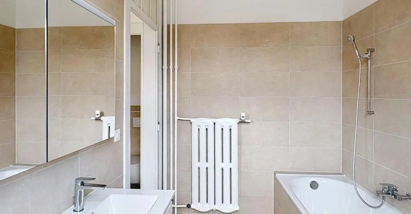 Geräumige und helle, vollständig renovierte 4,5-Zimmer-Wohnung im Stadtzentrum - Foto 5 von 8