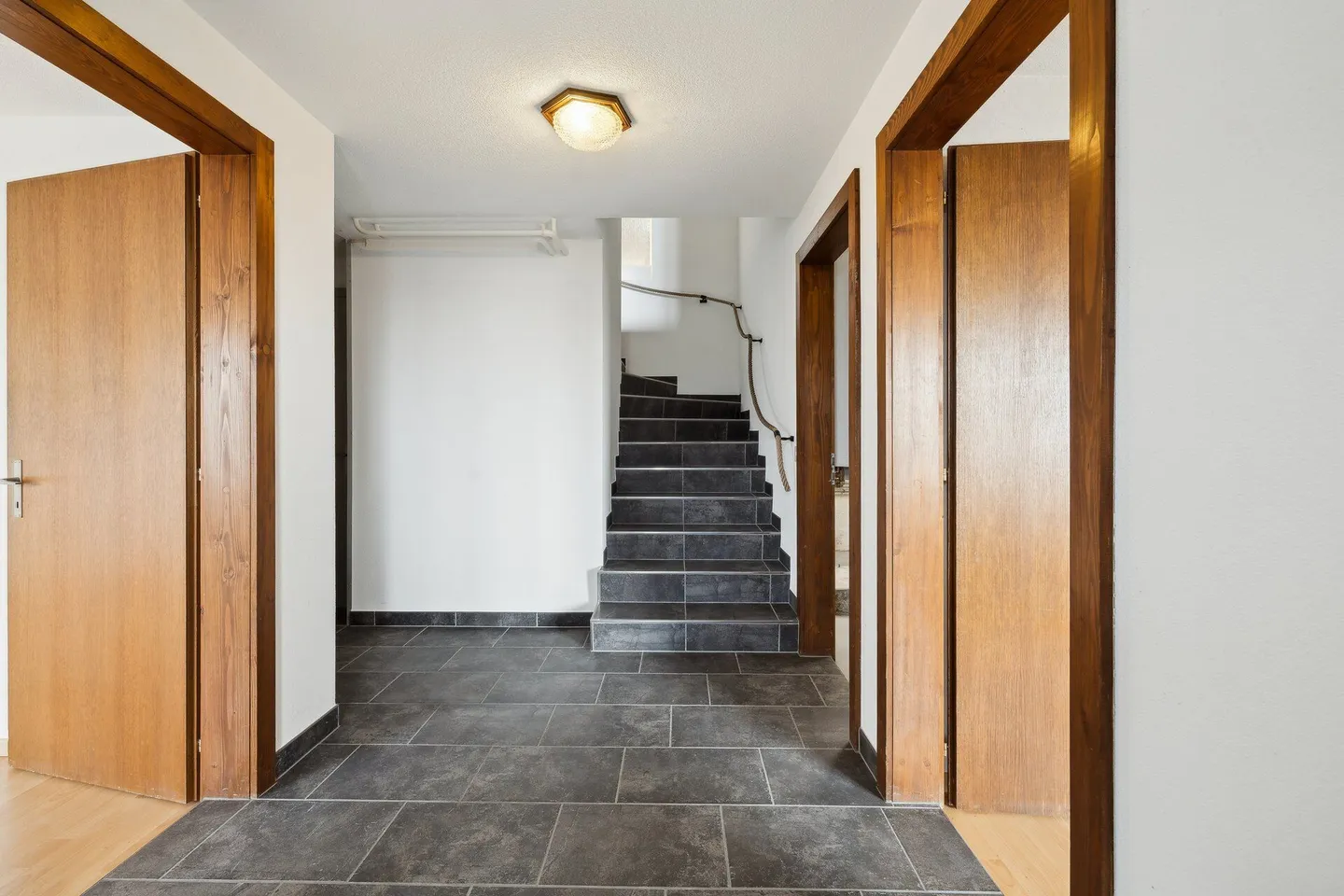 Casa unifamiliare in posizione elevata e soleggiata - Foto 13 di 24