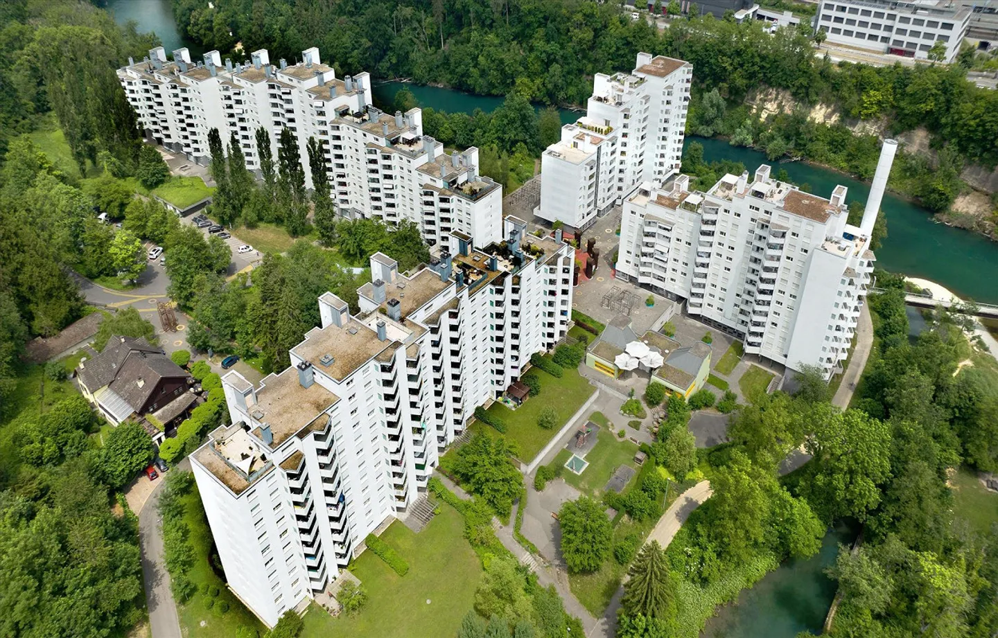 Appartamento spazioso con balconi - Foto 2 di 9