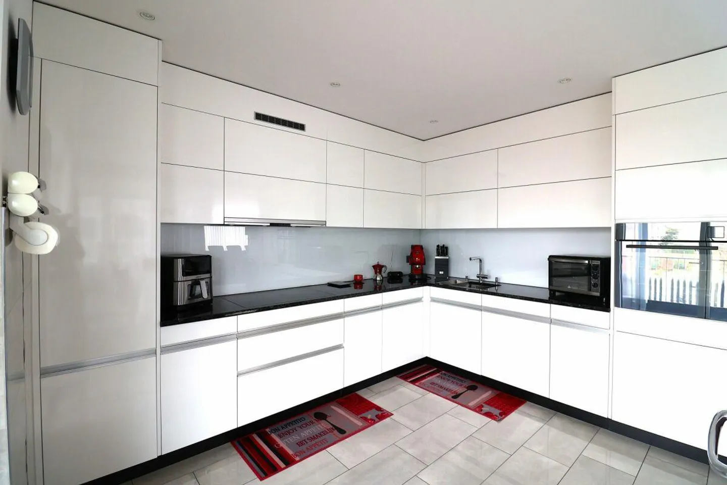 Bright condominium in a family-friendly neighborhood - underground parking space included in the purchase price - Photo 3 of 11