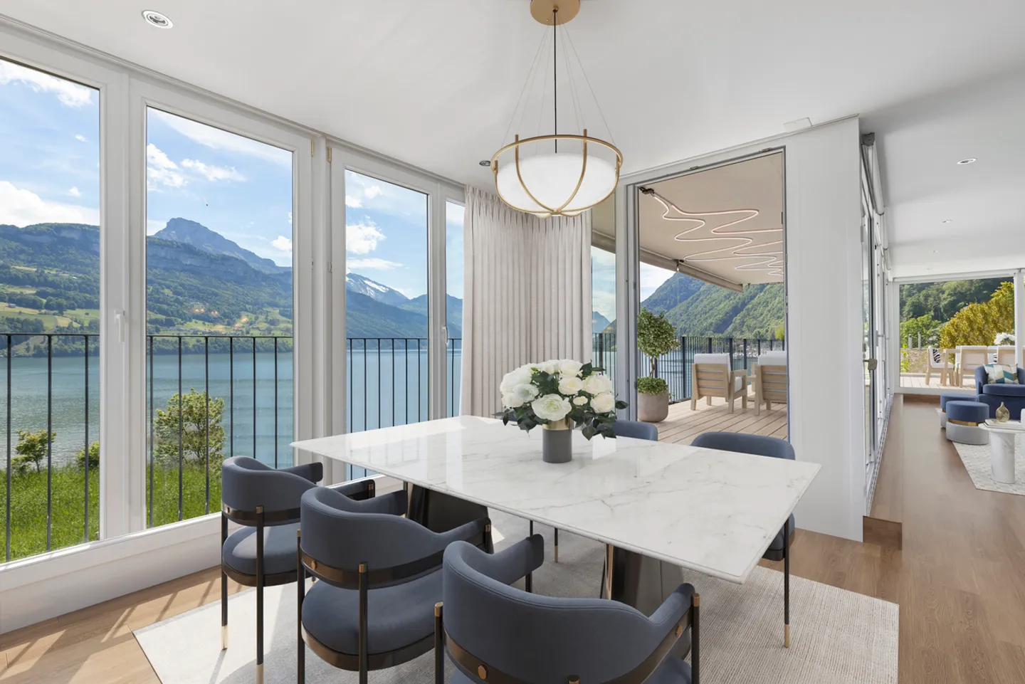Exclusive 4-room maisonette with direct lake access in Brunnen - Photo 2 of 4