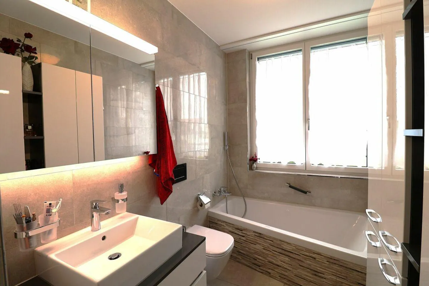 Bright condominium in a family-friendly neighborhood - underground parking space included in the purchase price - Photo 8 of 11