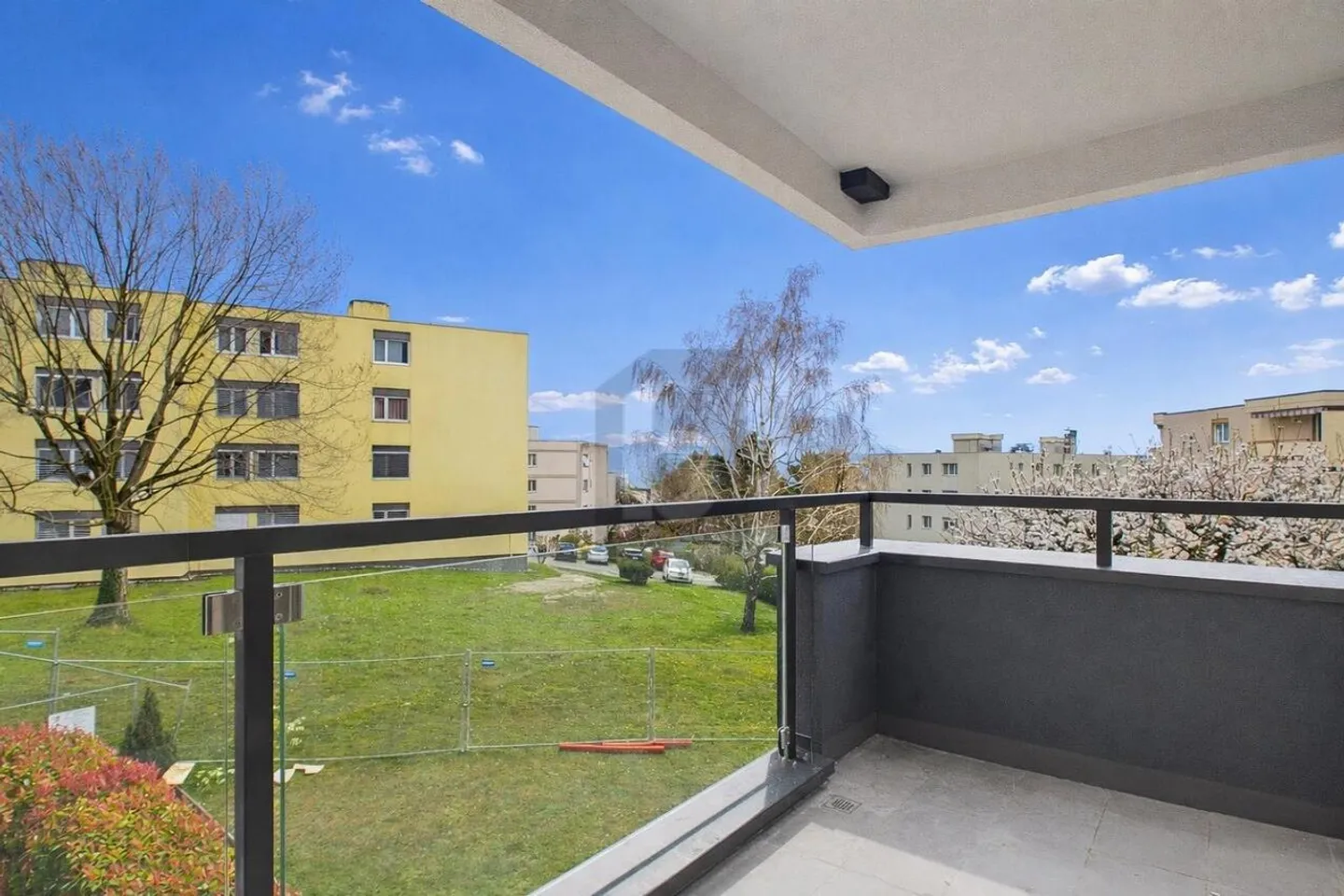 Helles Apartment mit großem Balkon - Foto 1 von 6