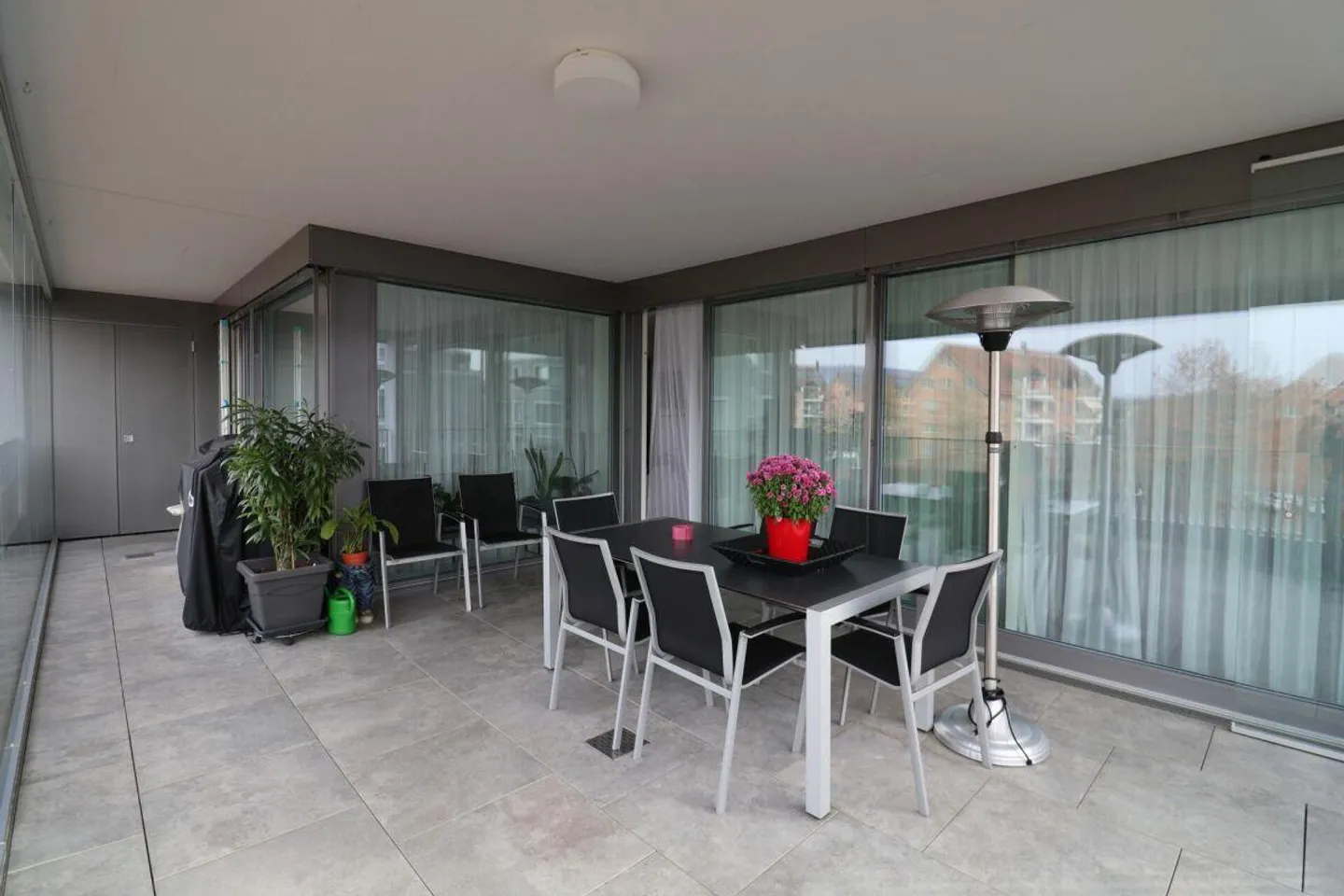 Bright condominium in a family-friendly neighborhood - underground parking space included in the purchase price - Photo 10 of 11