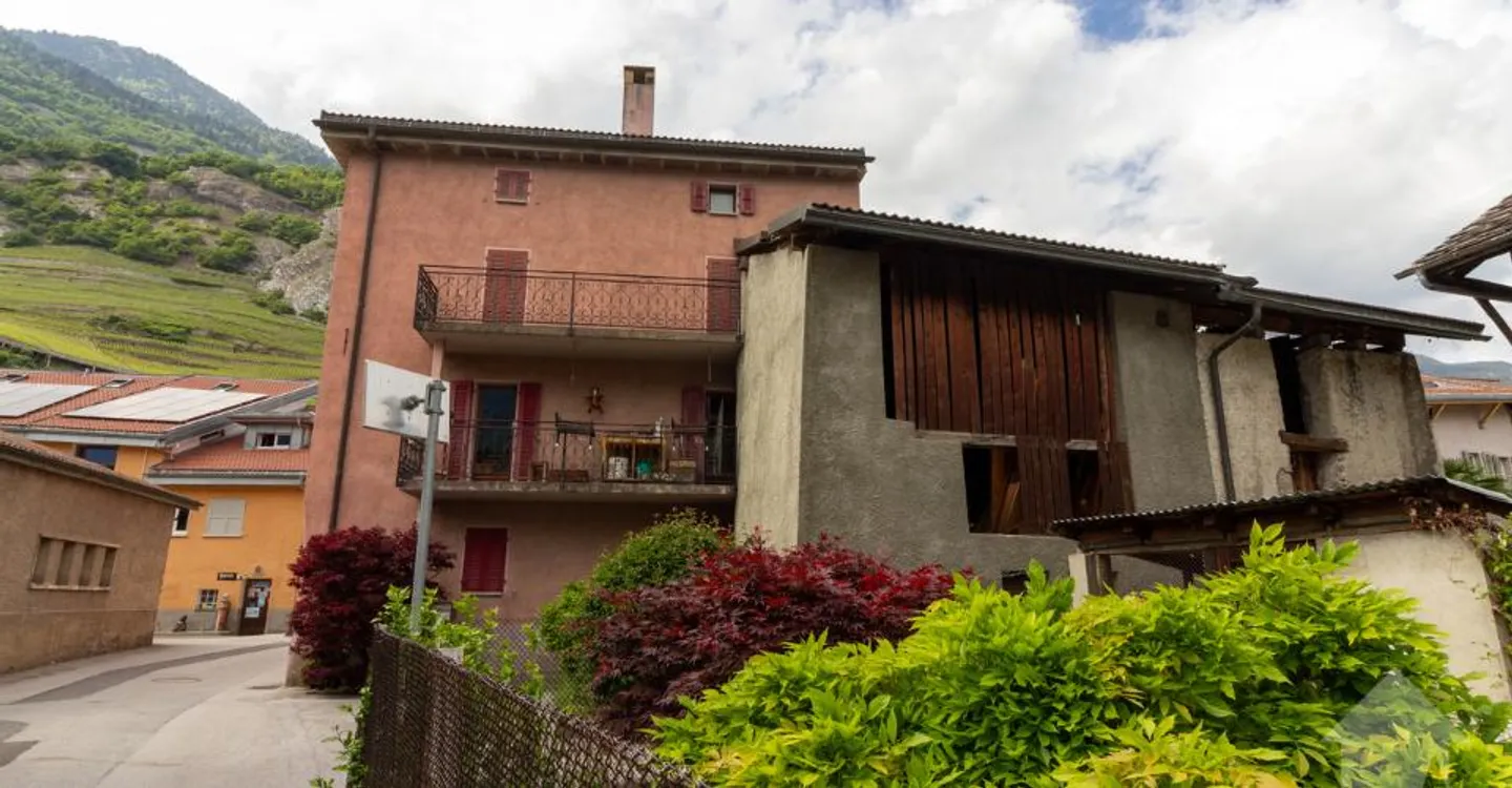 Opportunità di ristrutturazione in villaggio - Foto 2 di 11
