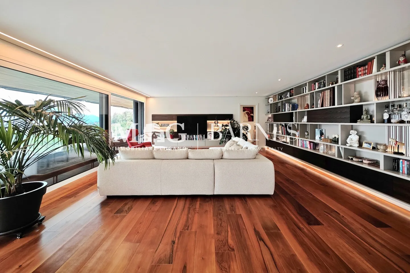 Attico moderno con vista lago - Foto 3 di 16