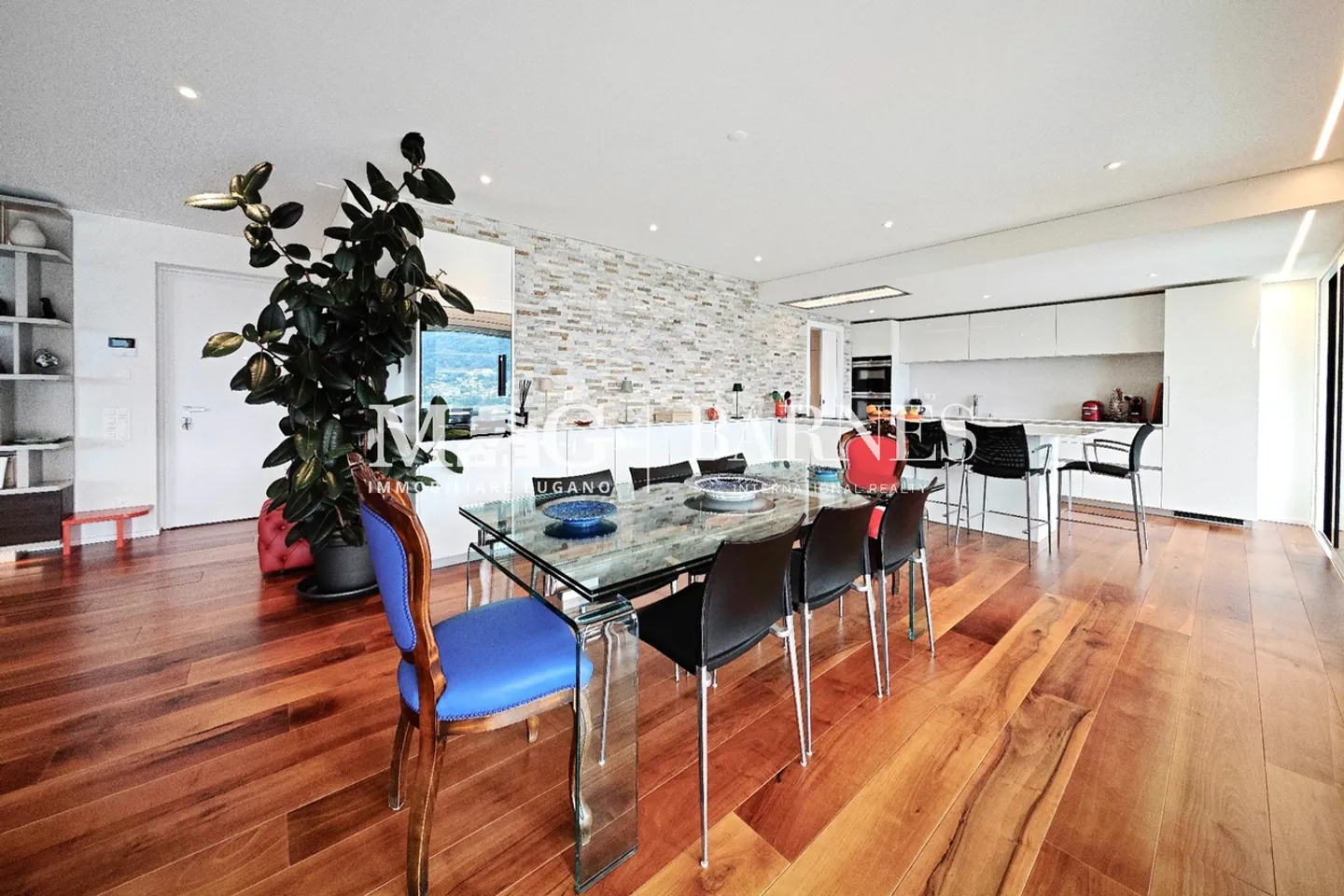 Attico moderno con vista lago - Foto 5 di 16