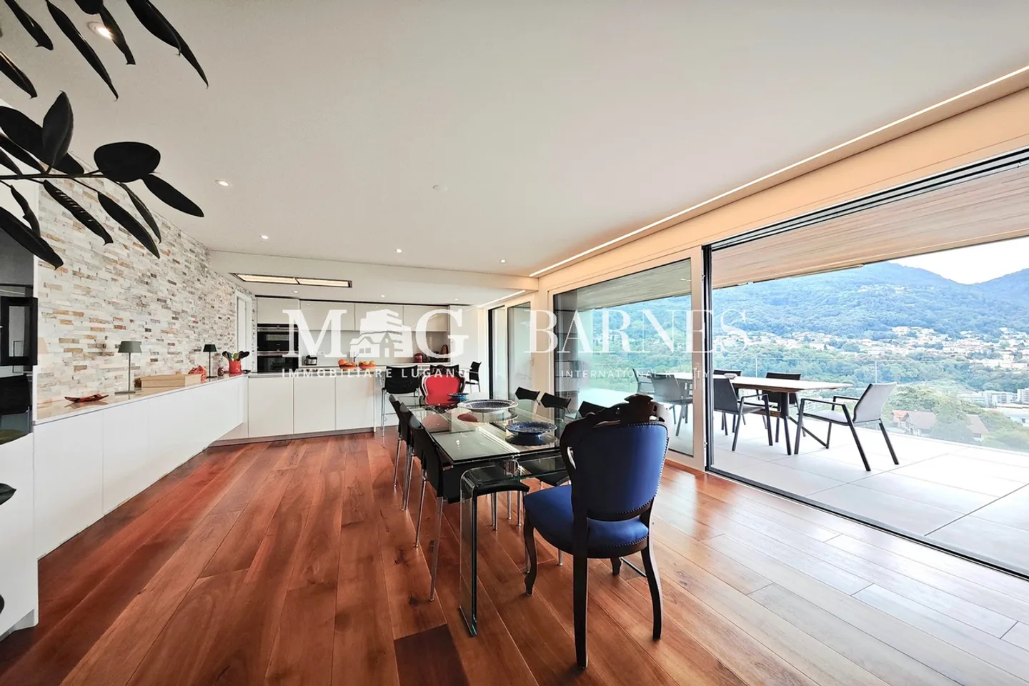 Attico moderno con vista lago - Foto 6 di 16
