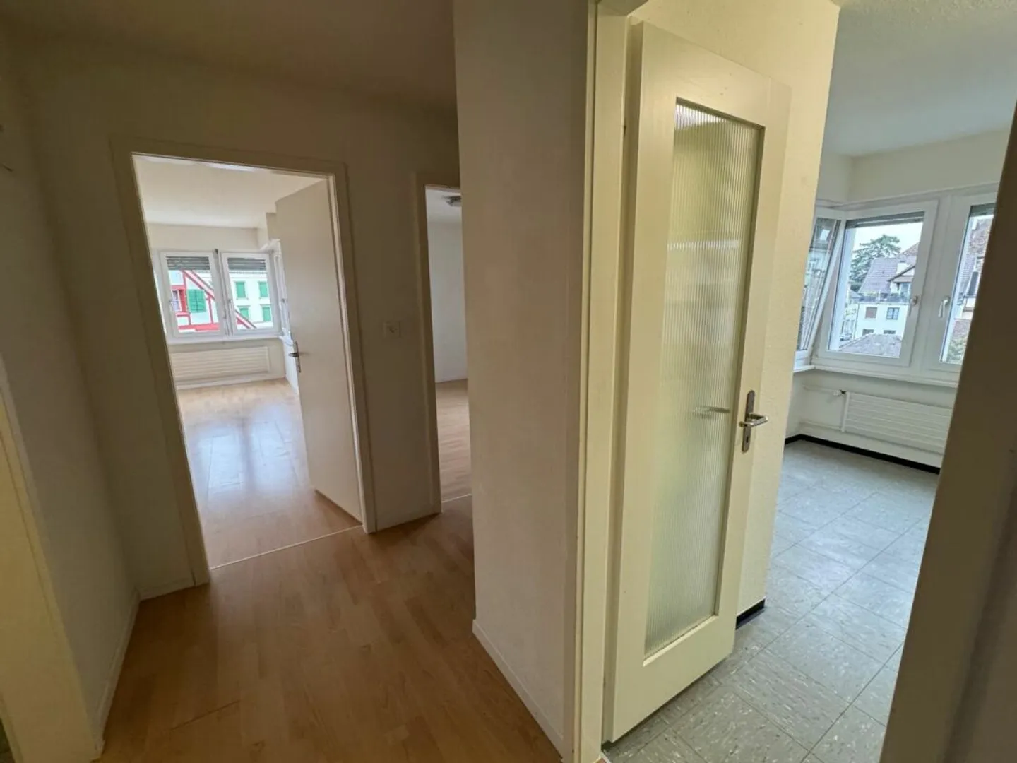 Spacious 3.5 Room Apartment in Prime Location - Photo 2 of 9