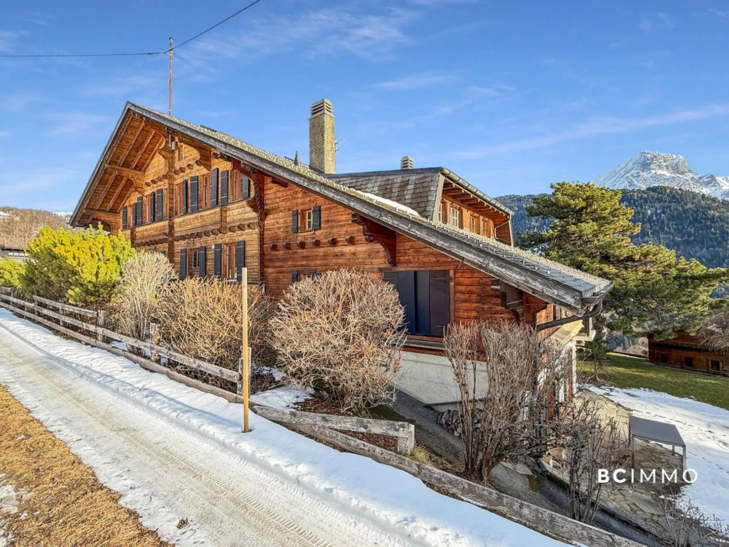 Posizione ideale per questo grande chalet composto da 4 appartamenti - Foto 1 di 7