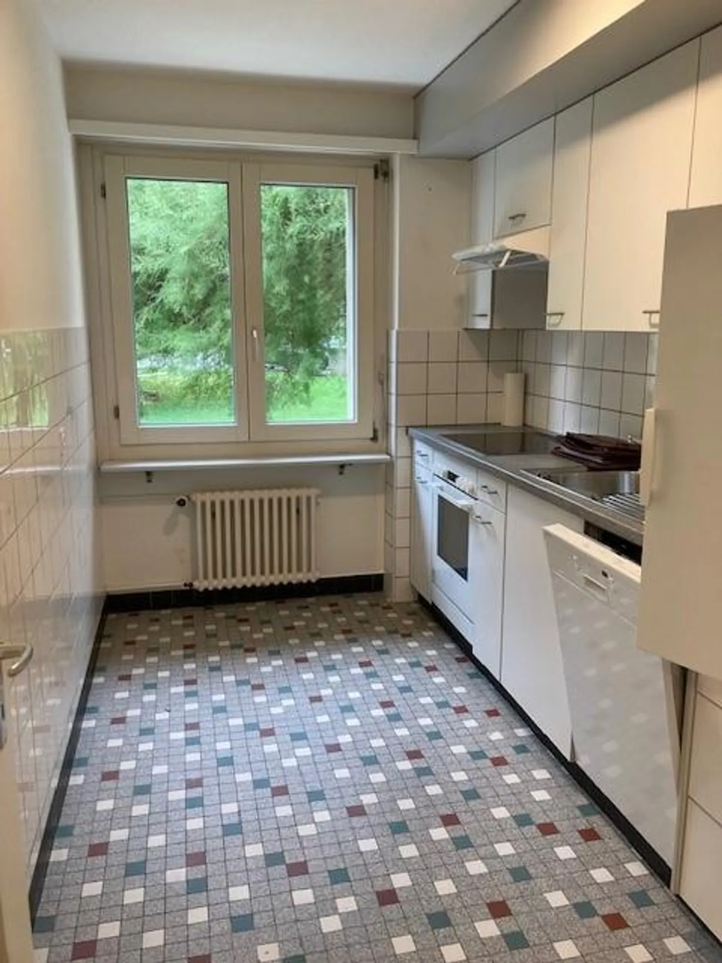 Large 2.5-room apartment with balcony for rent - Photo 2 of 10