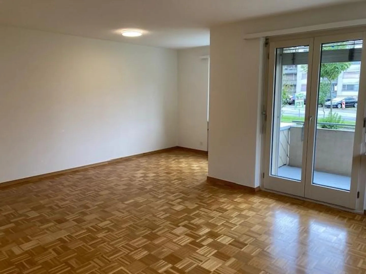 Large 2.5-room apartment with balcony for rent - Photo 5 of 10