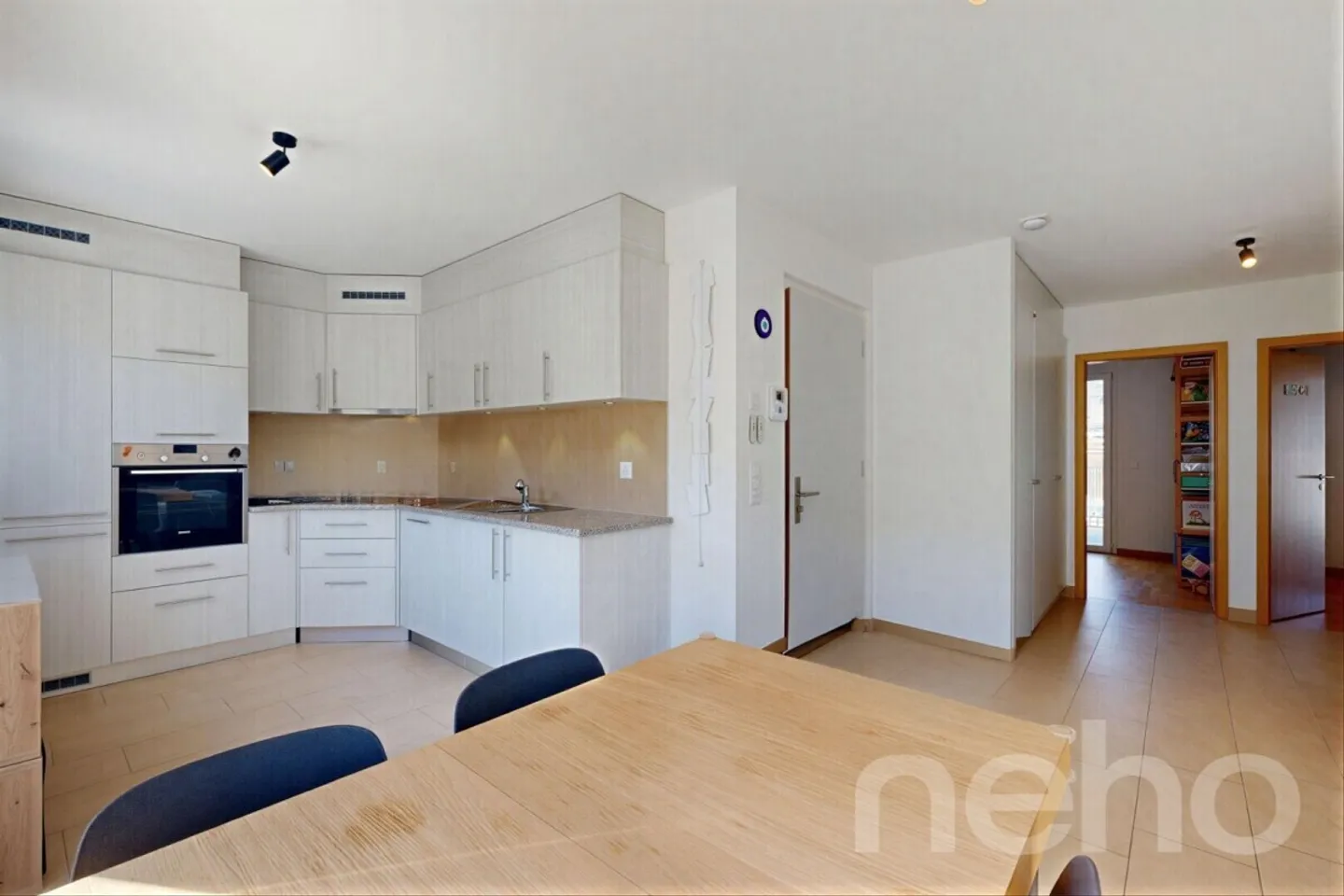 Bel appartement de 3,5 pièces au dernier étage à Sion avec grande terrasse - Photo 1 sur 12