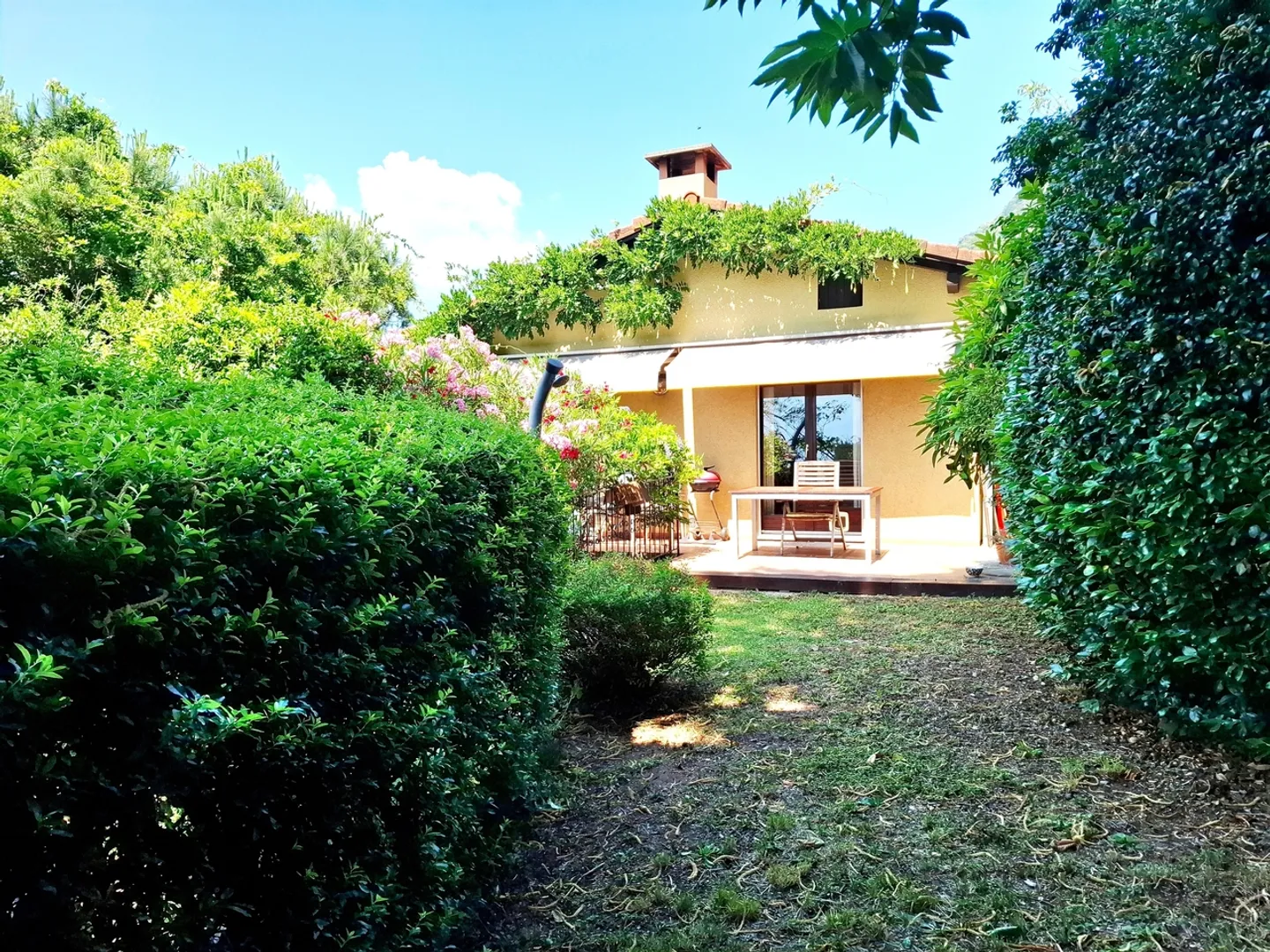 Wunderschöne Einfamilienvilla in Bellinzona, im Kanton Tessin - Foto 1 von 13