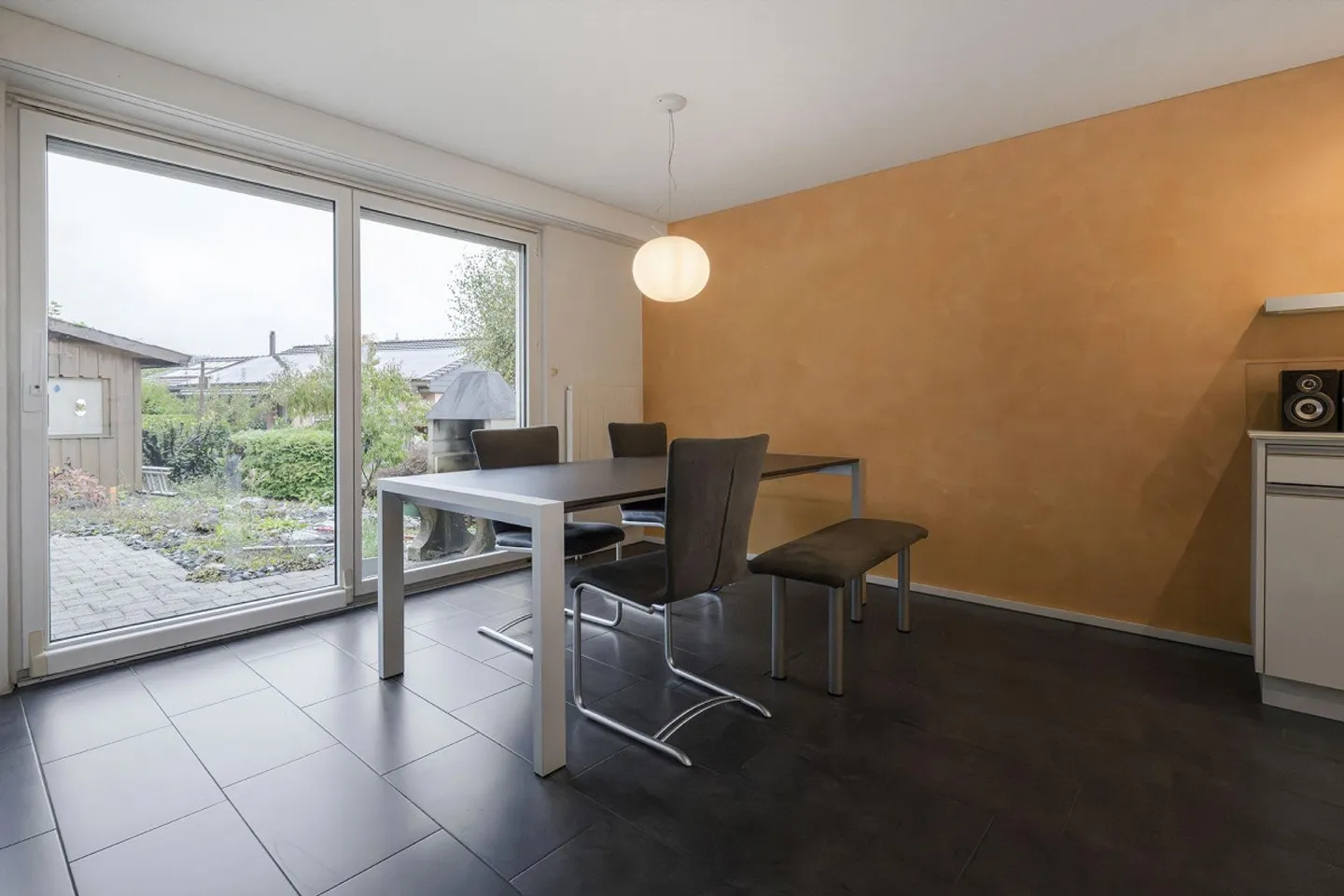 Affascinante casa unifamiliare con piscina - Foto 7 di 13