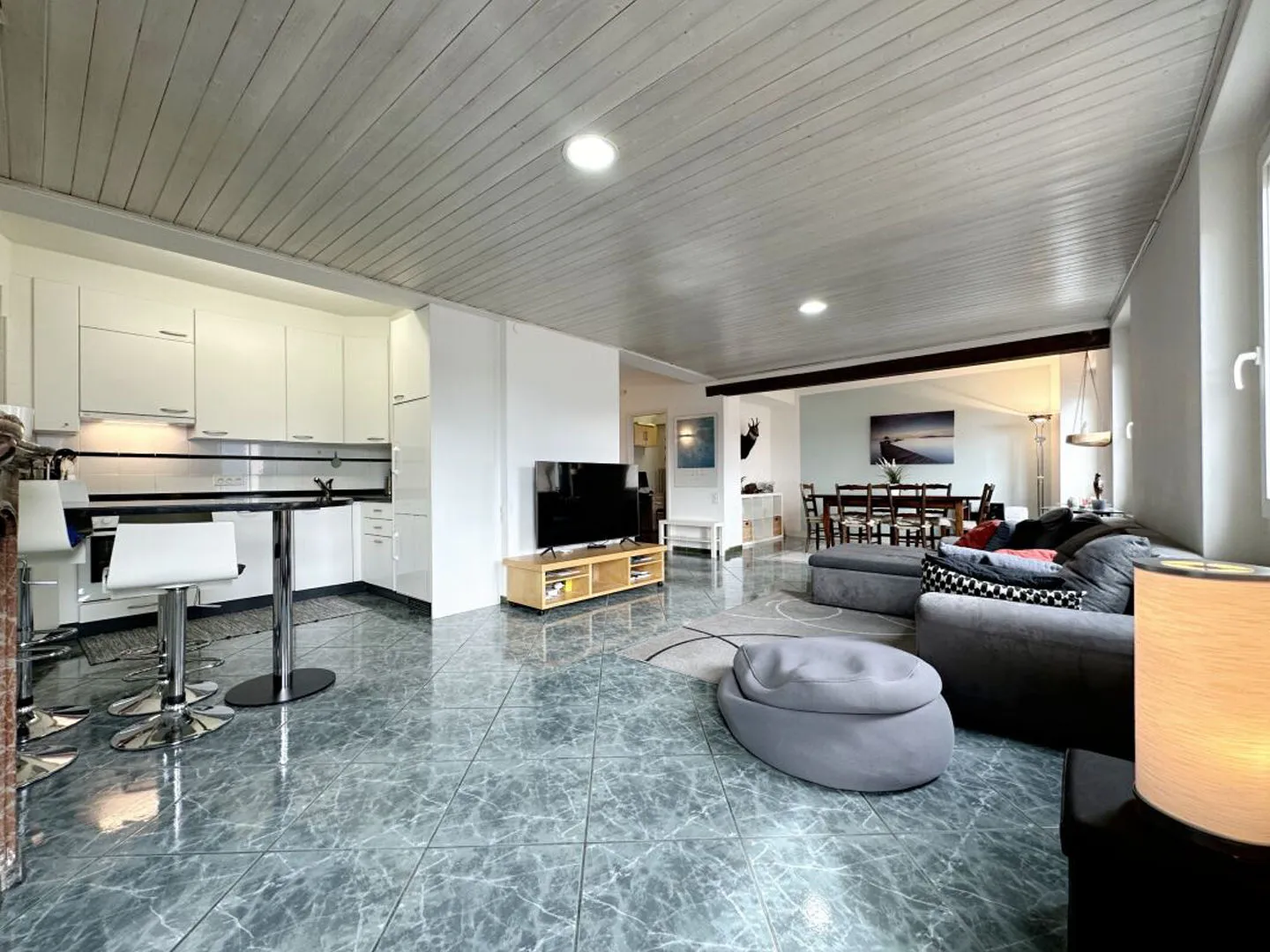 Casa bifamiliare attigua con 5.5 locali complessivi o 2 unità abitative da 3.5 locali luna | Daneben liegende Doppelhaushälfte mit insgesamt 5,5 Zimmern oder 2 Einheiten mit je 3,5 Zimmern - Foto 1 di 6