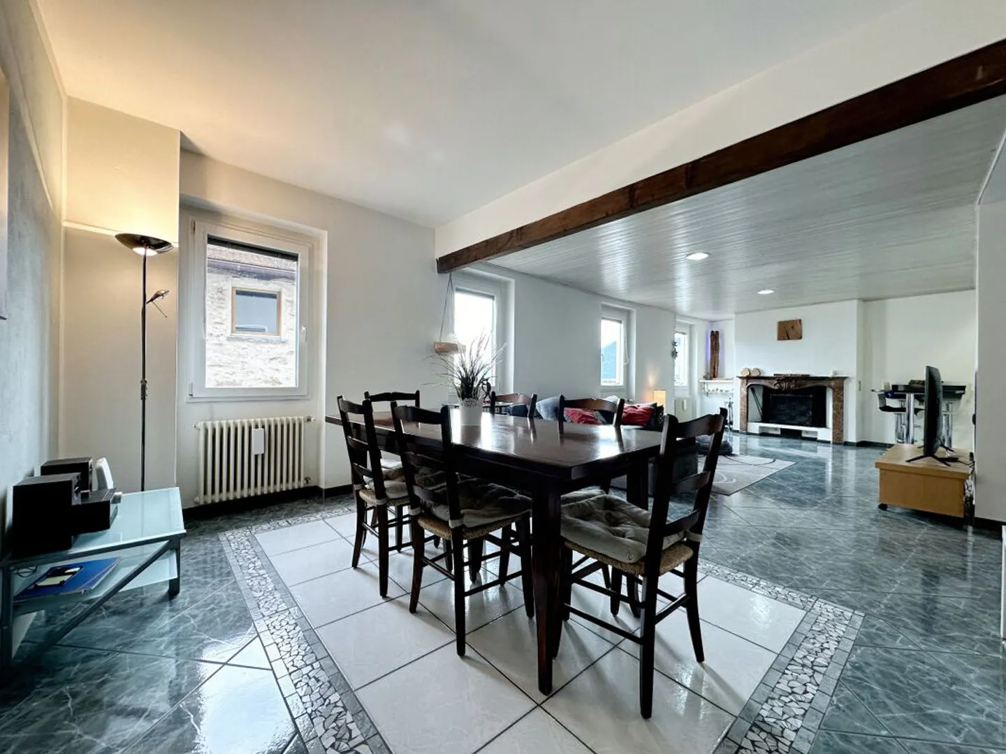 Casa bifamiliare attigua con 5.5 locali complessivi o 2 unità abitative da 3.5 locali luna | Daneben liegende Doppelhaushälfte mit insgesamt 5,5 Zimmern oder 2 Einheiten mit je 3,5 Zimmern - Foto 2 di 6