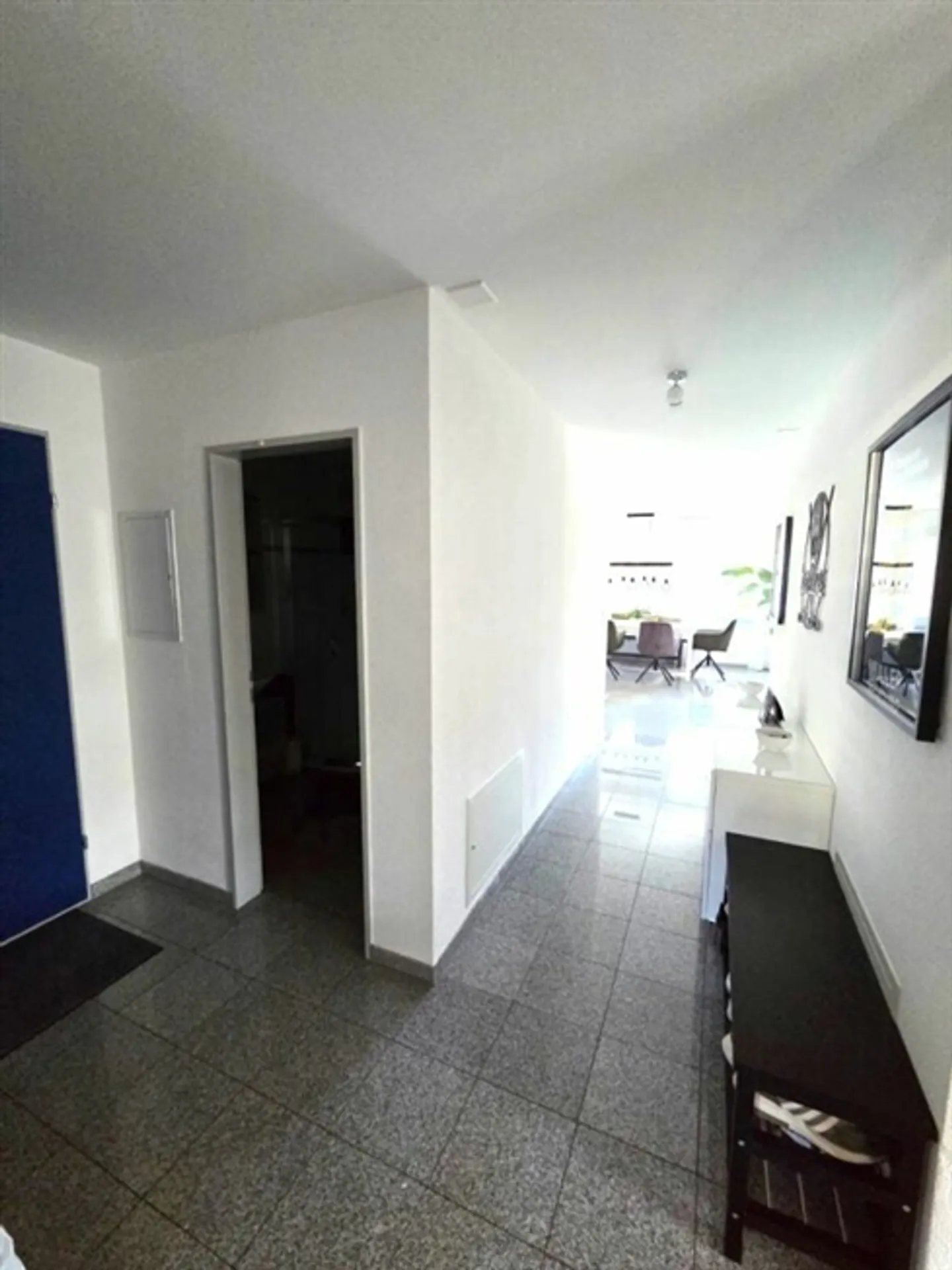 Beautiful 4.5-room apartment in ownership standard with fireplace in a very quiet and southern location - Photo 10 of 11