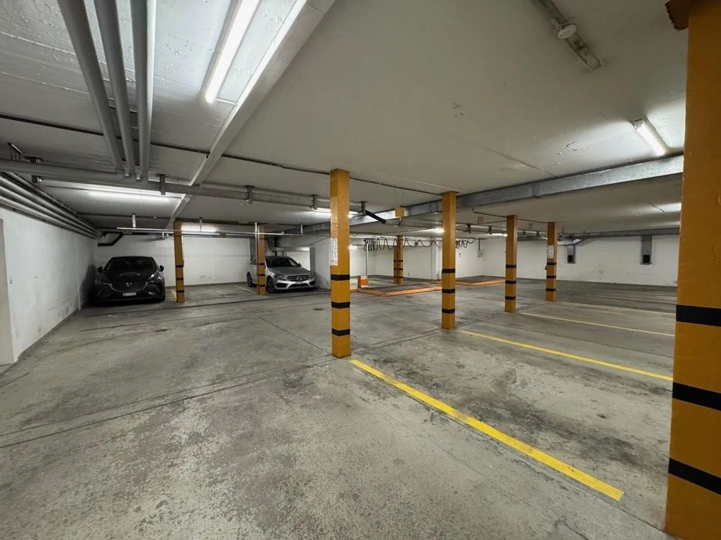 Exklusiver Tiefgaragenparkplatz im Herzen von St. Moritz zu vermieten! - Foto 3 von 4