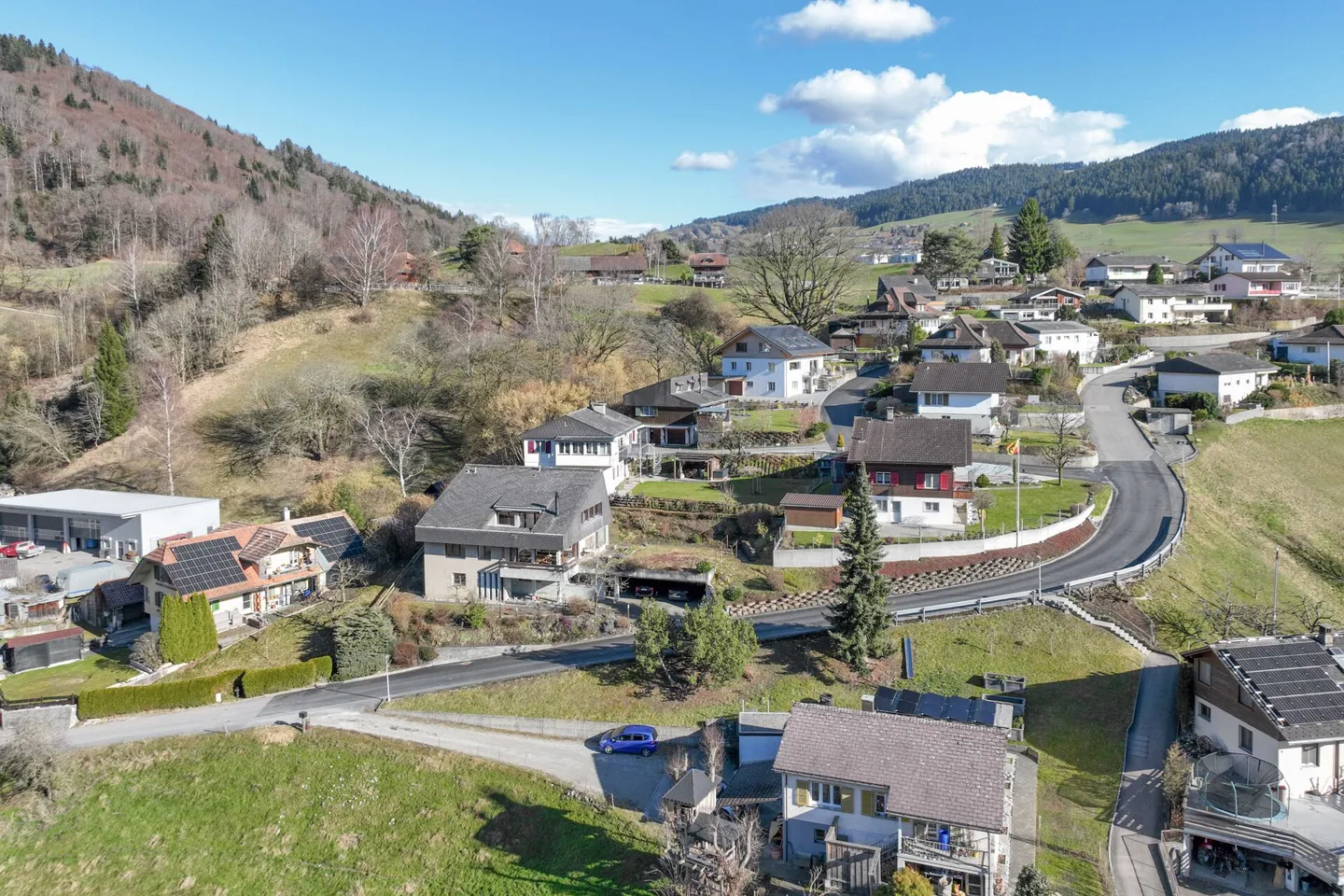Ein Haus, zwei Wohnungen: viel Platz für Familie, Arbeit und Kreativität - Foto 2 von 13