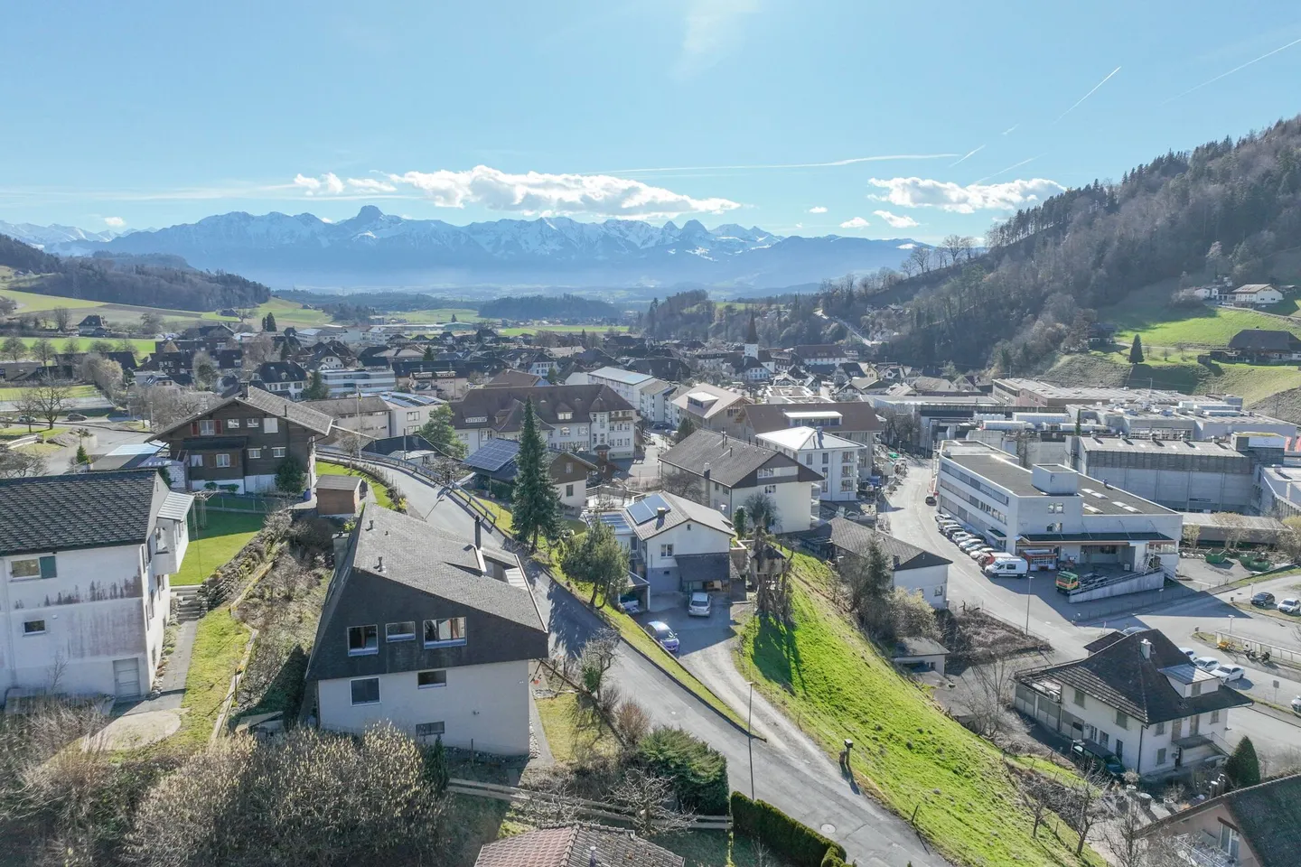 Ein Haus, zwei Wohnungen: viel Platz für Familie, Arbeit und Kreativität - Foto 3 von 13