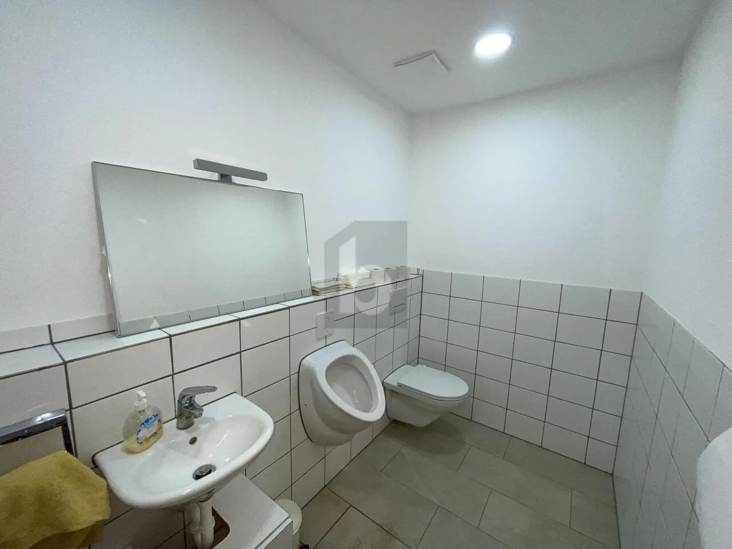 SPAZIO COMMERCIALE RAPPRESENTATIVO CON MAGAZZINO - Foto 5 di 6