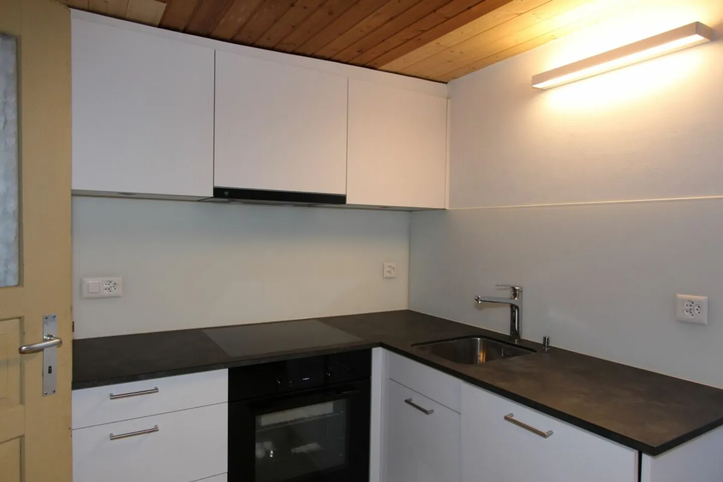 Central located 4.5 room apartment on Neudorfstrasse - Photo 2 of 7