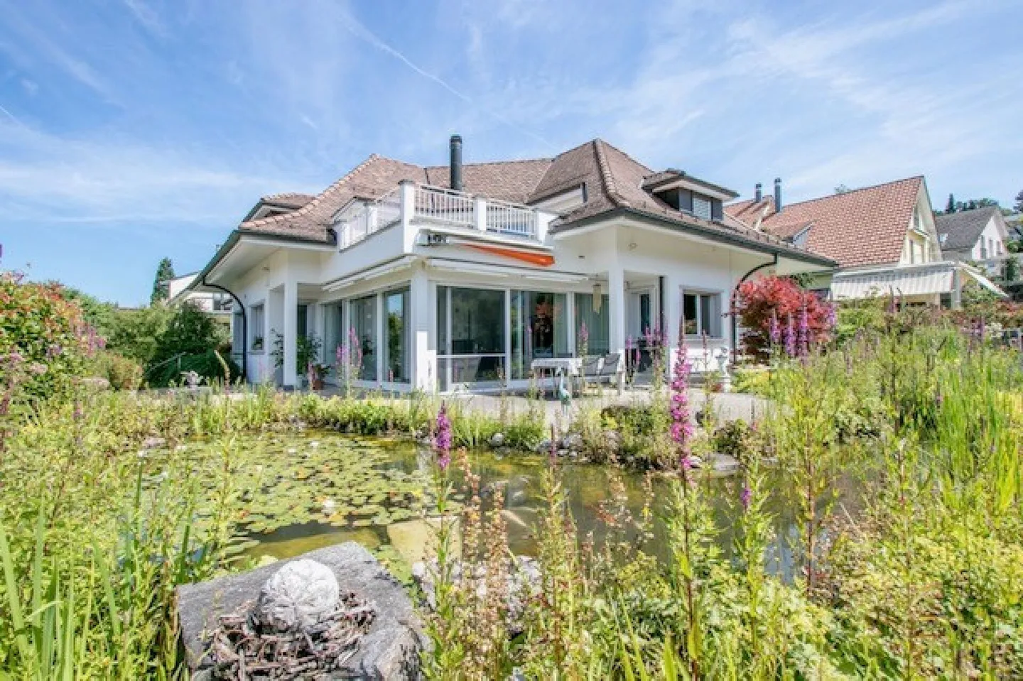 L'exclusivité rencontre le confort de vie - Photo 2 sur 10