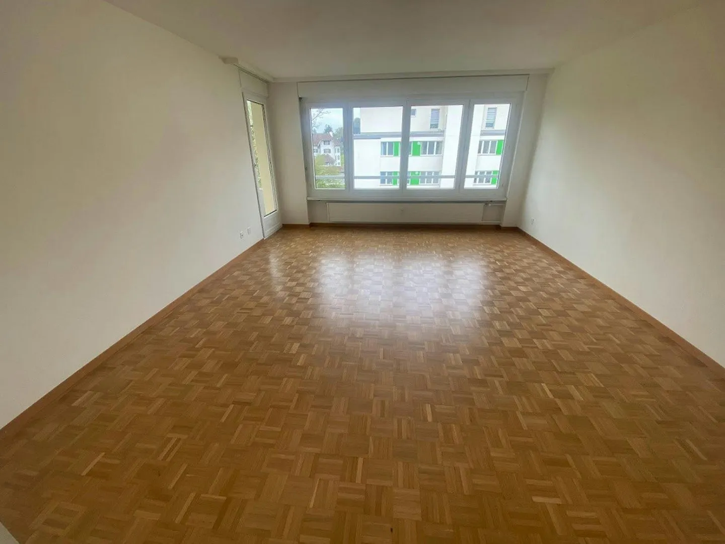 Bella appartamento di 4,5 stanze in una tranquilla strada senza uscita - Foto 5 di 7