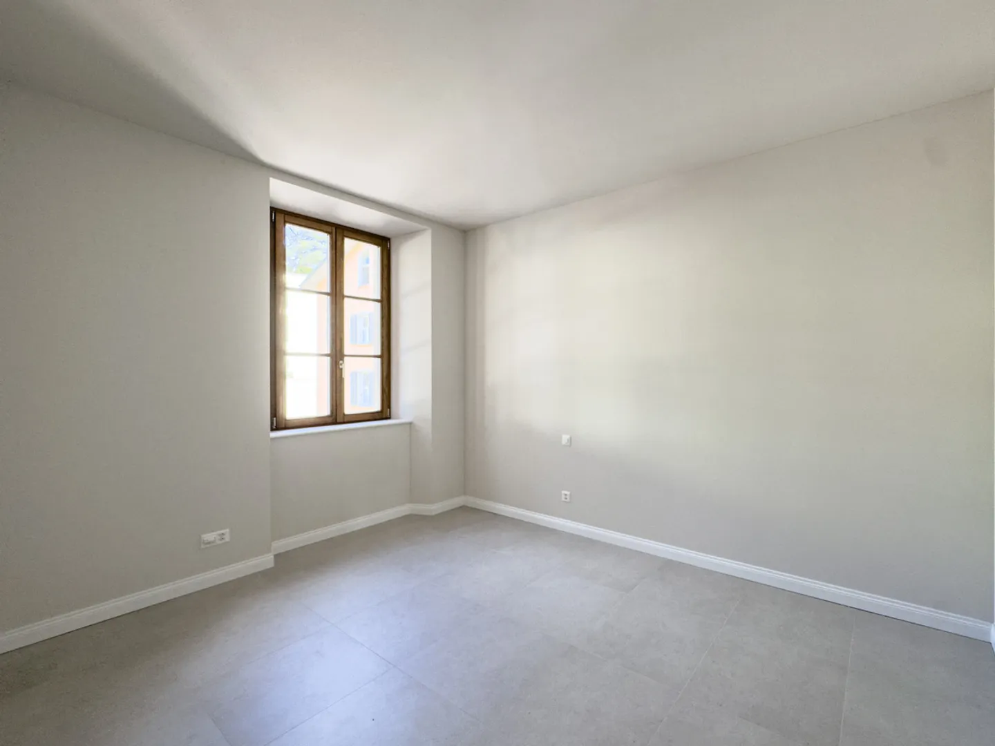 4.5 rooms in a splendid recently renovated historic villa - Photo 6 of 9